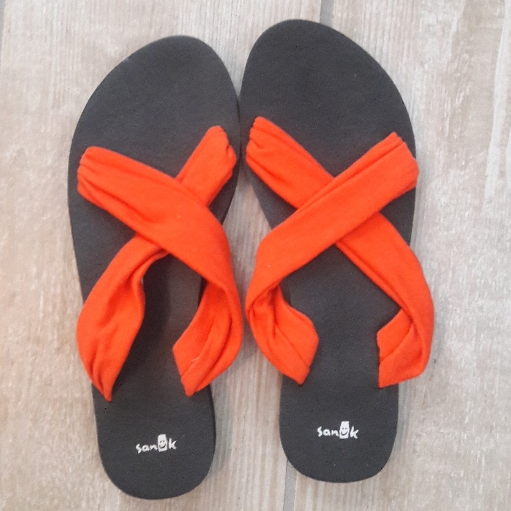 Sanuk yoga flip flops